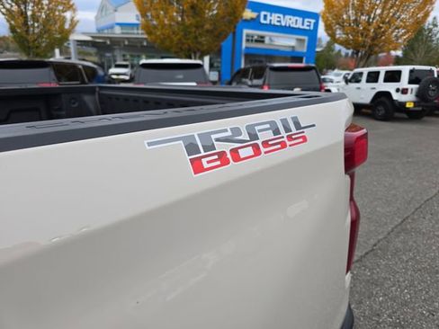 New 2026 Chevrolet Silverado 1500 Custom Trail Boss w/ LPO, Dark Essentials Package image 32