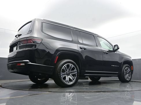 Used 2025 Jeep Wagoneer 4WD image 58