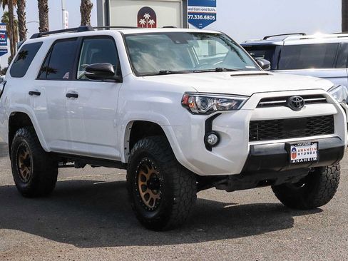Used 2020 Toyota 4Runner Venture w/ Moonroof Package AWD/4WD image 3