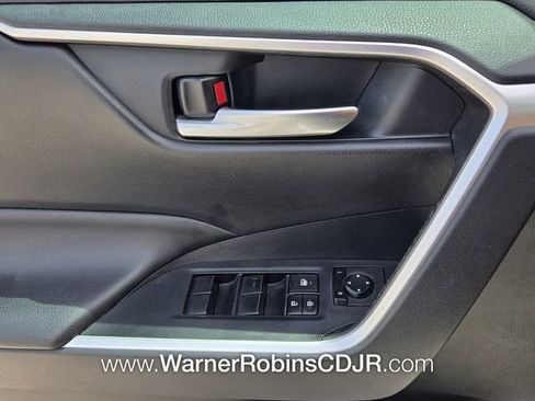 Used 2019 Toyota RAV4 XLE FWD image 32