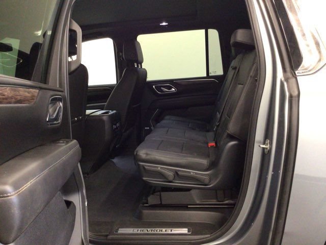 Used 2022 Chevrolet Suburban LT w/ LT Signature Plus Package AWD/4WD image 17