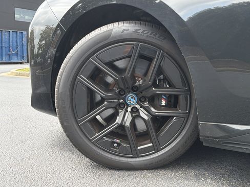 Used 2023 BMW i7 xDrive60 AWD/4WD image 14