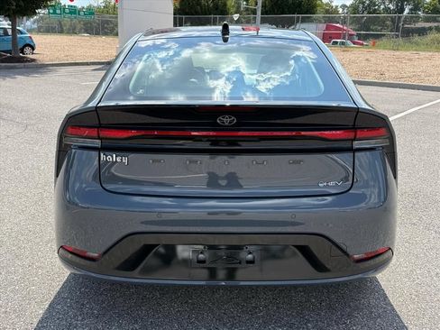 Certified 2023 Toyota Prius XLE FWD image 6