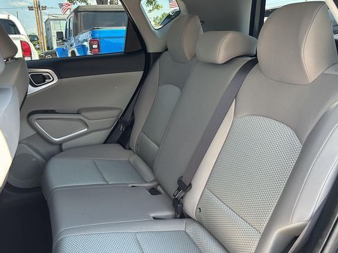 Used 2025 Kia Soul LX w/ LX Technology Package FWD image 20