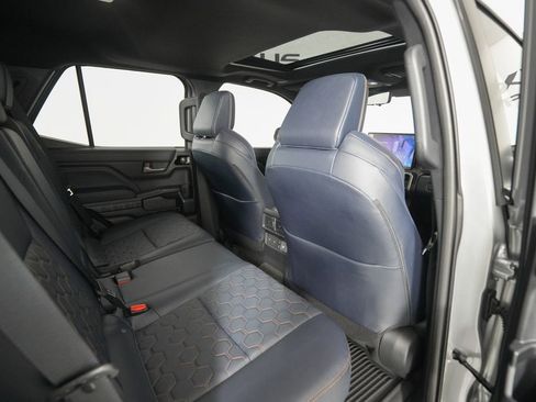 Used 2025 Toyota 4Runner Platinum AWD/4WD image 18