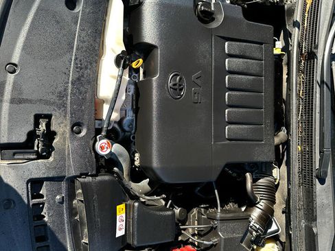 Used 2018 Toyota Avalon XLE image 21