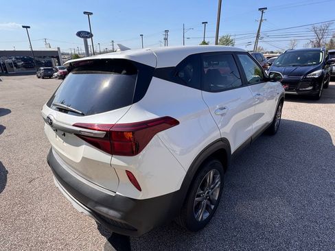Used 2021 Kia Seltos LX AWD/4WD image 5