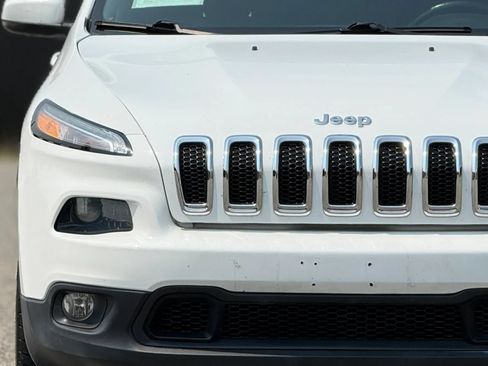 Used 2017 Jeep Cherokee Latitude w/ Safety/Convenience Group AWD/4WD image 11