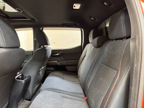 Used 2017 Toyota Tacoma TRD Sport w/ Premium & Technology Package AWD/4WD image 18