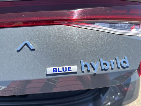 Used 2023 Hyundai Elantra Blue FWD image 19