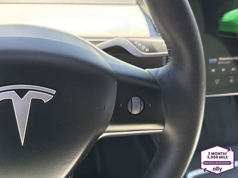 Used 2022 Tesla Model Y Long Range AWD/4WD image 17