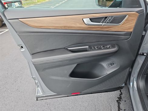 New 2026 Volkswagen Atlas SE image 12