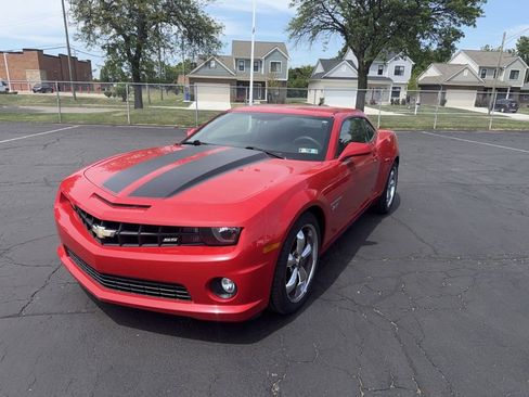 Used 2011 Chevrolet Camaro SS RWD image 2