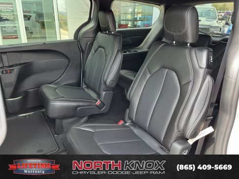 New 2026 Chrysler Pacifica Select image 12