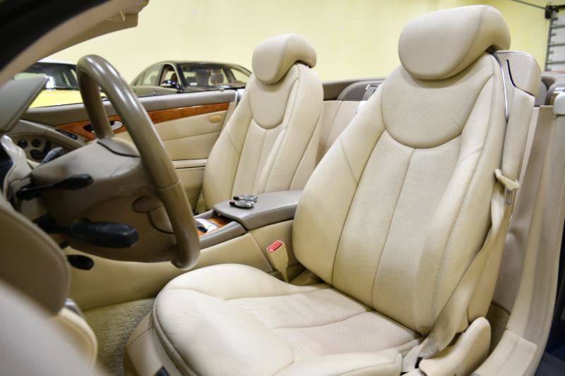 Used 2008 Mercedes-Benz SL 550 w/ P1 Pkg image 28