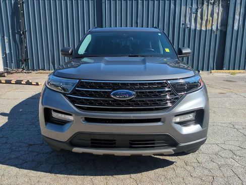 Used 2021 Ford Explorer XLT w/ Equipment Group 202A RWD image 2