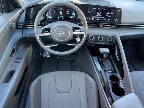 Certified 2026 Hyundai Elantra SE FWD image 15