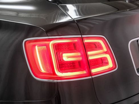 Used 2018 Bentley Bentayga AWD/4WD image 7