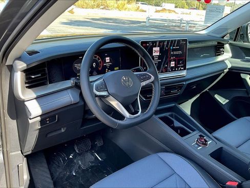 New 2026 Volkswagen Tiguan SE image 8