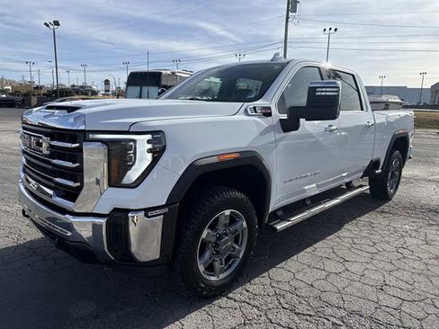 Used 2025 GMC Sierra 2500 SLT image 3