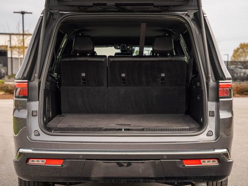 Used 2024 Jeep Wagoneer L Series II image 22