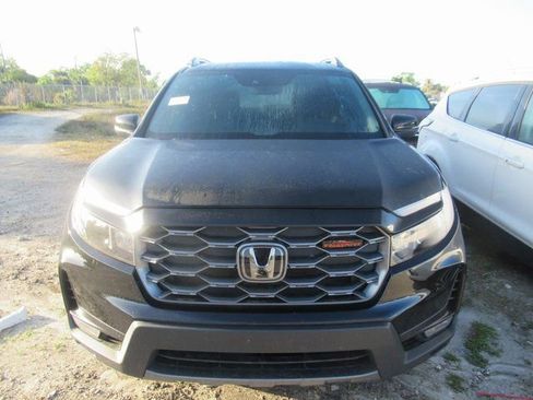 Used 2025 Honda Passport TrailSport image 2