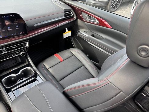 New 2026 Chevrolet Traverse RS w/ LPO, Floor Liner Package AWD/4WD image 10