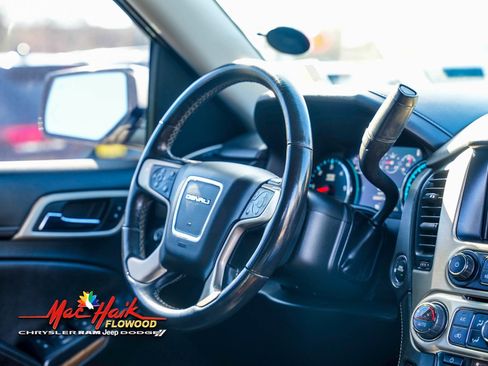 Used 2020 GMC Yukon Denali w/ Denali Premium Package image 12