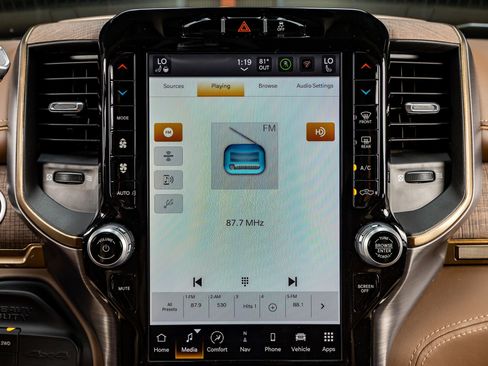 Used 2024 RAM 3500 Limited w/ Towing Technology Group image 25