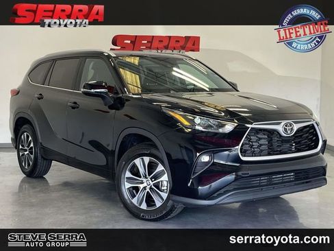 Used 2023 Toyota Highlander XLE image 1