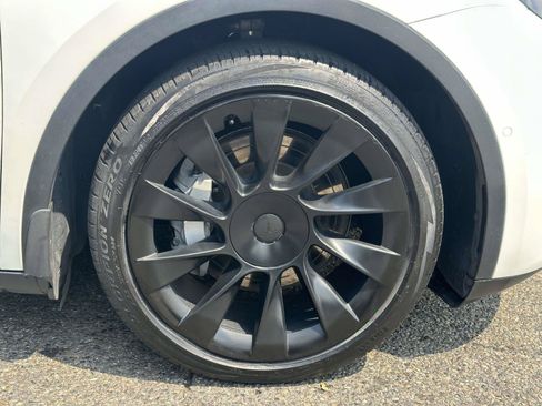 Used 2021 Tesla Model Y Long Range AWD/4WD image 10