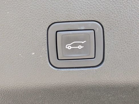 Used 2023 Chevrolet Suburban LT RWD image 12