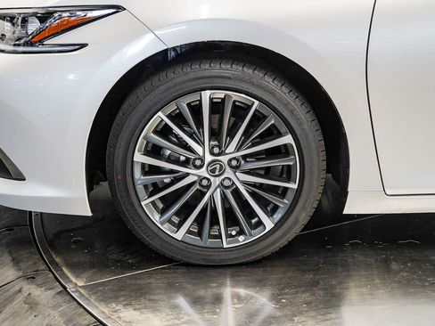 Used 2025 Lexus ES 300h w/ Premium Package FWD image 9