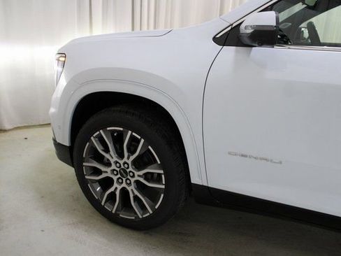 New 2026 GMC Acadia Denali Ultimate w/ LPO, Floor Liner Package image 9