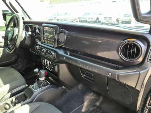 Used 2021 Jeep Wrangler Unlimited Sport AWD/4WD image 31