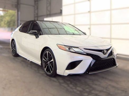 Used 2018 Toyota Camry XSE FWD image 7
