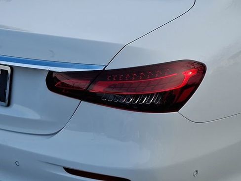 Used 2022 Mercedes-Benz E 350 Sedan image 12