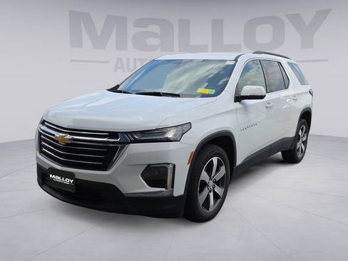 Used 2023 Chevrolet Traverse LT w/ LT Premium Package AWD/4WD image 1