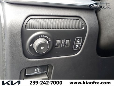 Used 2022 Jeep Grand Wagoneer Series III w/ HD Trailer Tow Package AWD/4WD image 25