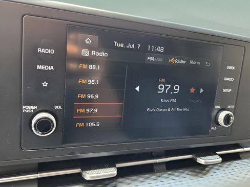Used 2023 Kia Carnival LX FWD image 18