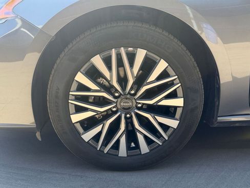 Used 2025 Nissan Altima 2.5 SV image 30