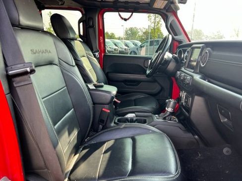 Used 2018 Jeep Wrangler Unlimited Sahara AWD/4WD image 12
