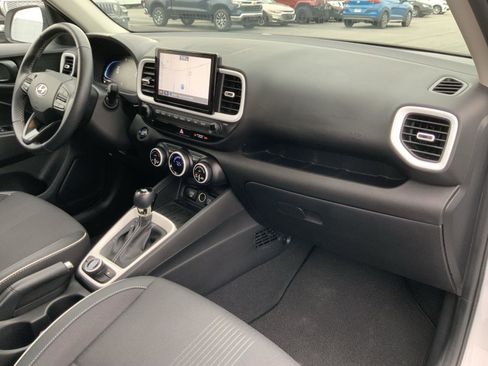 Used 2024 Hyundai Venue Limited FWD image 59