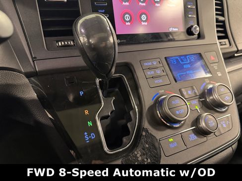Used 2019 Toyota Sienna SE image 10