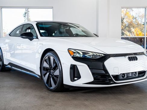 Used 2024 Audi e-tron GT Prestige image 4