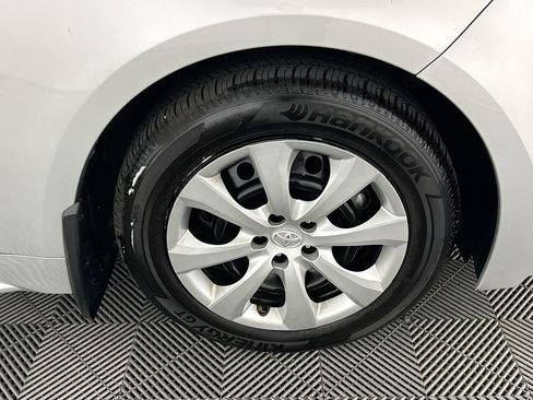 Used 2025 Toyota Corolla LE image 11