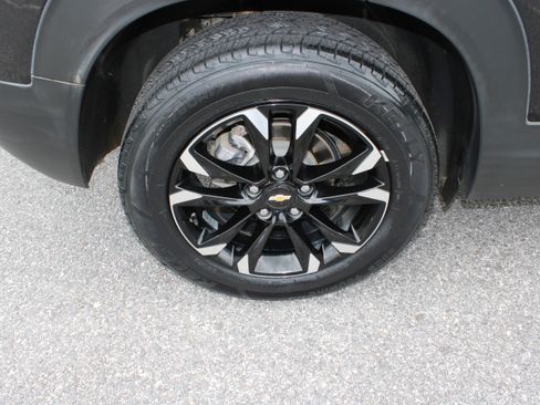 Used 2022 Chevrolet TrailBlazer LT w/ Convenience Package FWD image 12