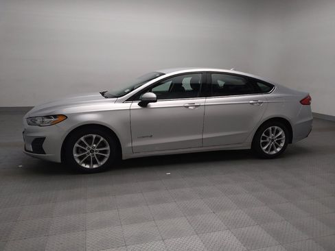 Used 2019 Ford Fusion SE image 2