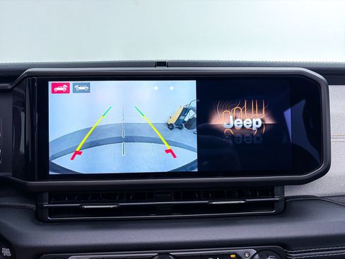 Used 2024 Jeep Wrangler Sahara w/ Technology Group image 9