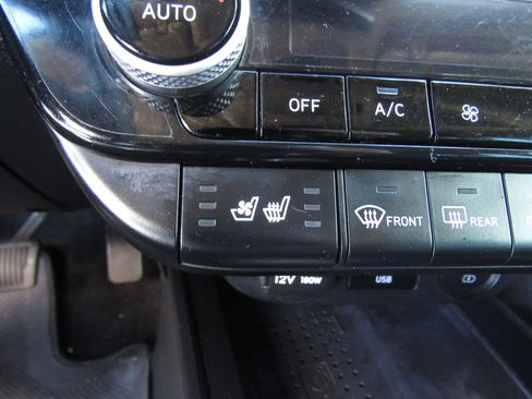 Used 2023 Hyundai Elantra Limited w/ Cargo Package image 21